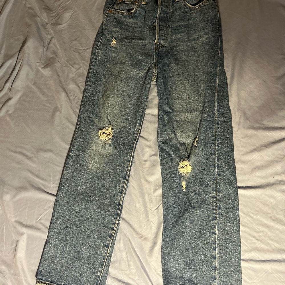 Women’s Levi Distressed Jeans